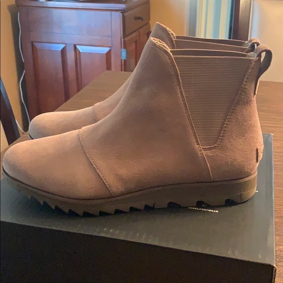 Sorel Women's Harlow Chelsea Boot in Ash Brown - Picture 8 of 9